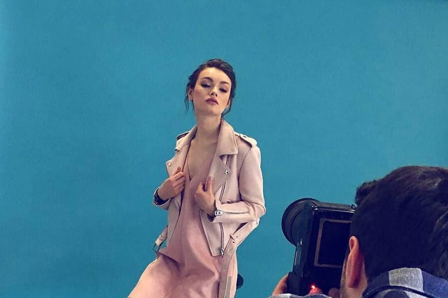 Studio Stawki - Dlaczego naturalne zdjęcia studyjne sprzedają lepiej niż idealne Studio Stawki - Dlaczego naturalne zdjęcia studyjne sprzedają lepiej niż idealne