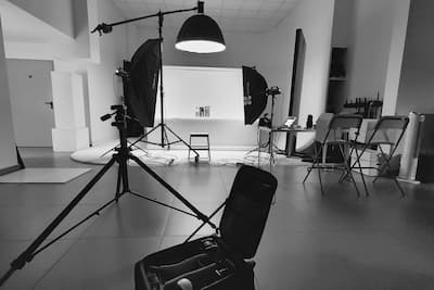 Cyklorama, blackout i sprzęt w cenie: Jak obiektywnie wybrać najlepsze studio fotograficzne w Warszawie? Cyklorama, blackout i sprzęt w cenie: Jak obiektywnie wybrać najlepsze studio fotograficzne w Warszawie?