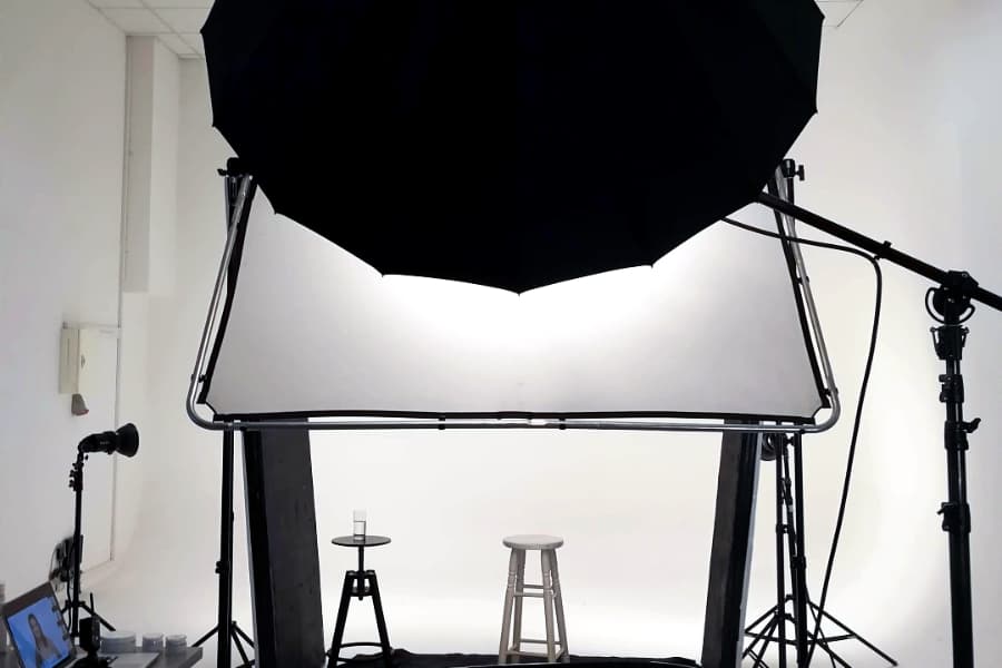 Studio Stawki - Czy fotografia biznesowa potrzebuje retuszu?