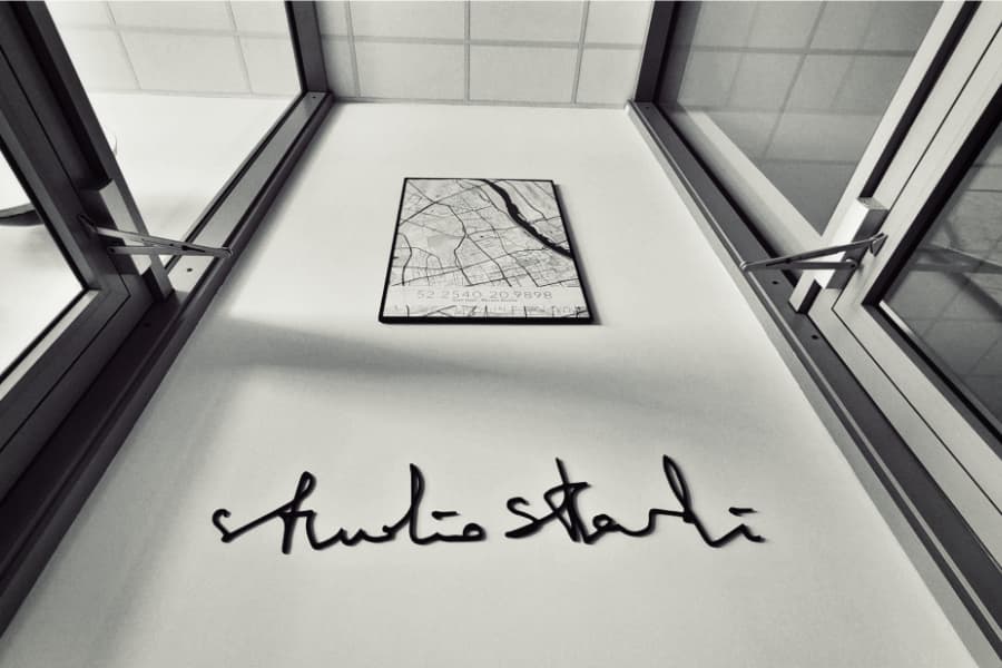 Czy zdjęcie biznesowe na tle logo to dobry pomysł? Czy zdjęcie biznesowe na tle logo to dobry pomysł?