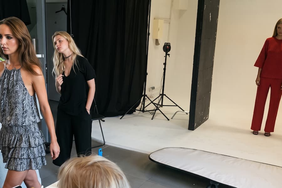 Dlaczego wysoki sufit w studio fotograficznym jest ważny przy oświetleniu twardym (hard light)? Dlaczego wysoki sufit w studio fotograficznym jest ważny przy oświetleniu twardym (hard light)?