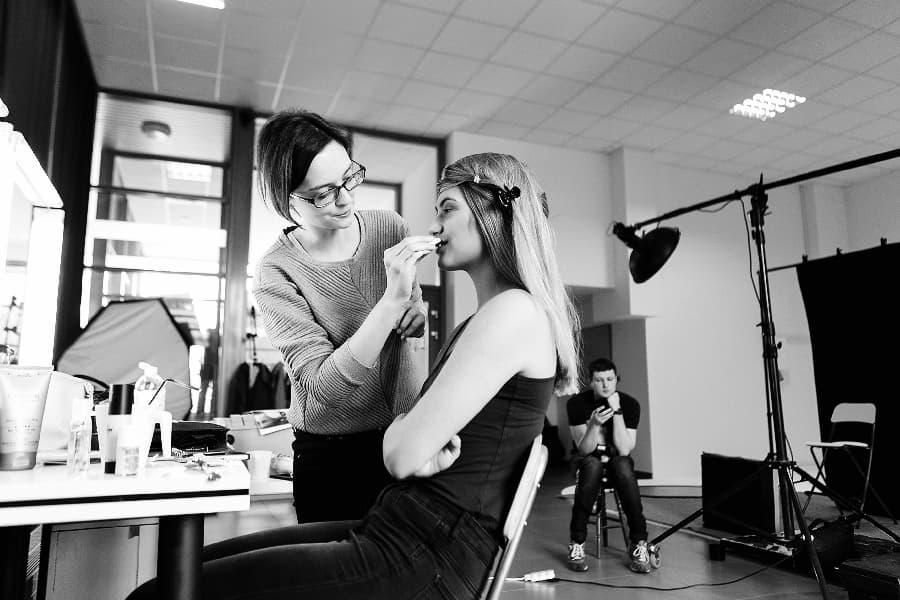 Studio Stawki - jak wykorzystać zdjęcia biznesowe zrobione w studio