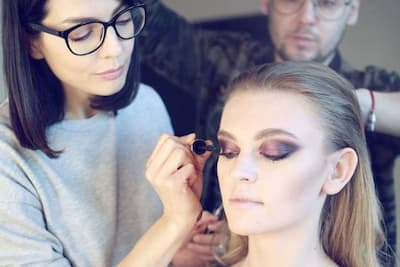 Tajemnice Fotografii Beauty: Sztuka Łączenia Wizażu i Fotografii