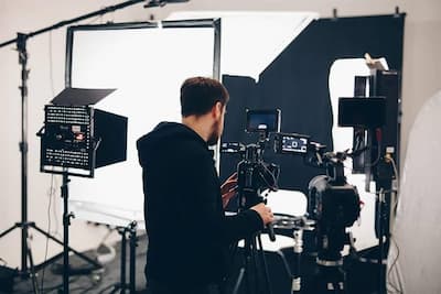 Jak przygotować się do prostej rozmowy w studio (dla twórcy wideo)