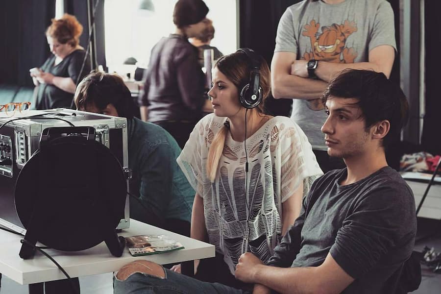 Studio fotograficzne do nagrań wideo i wywiadów: Jak przygotować plan, by uniknąć problemów Studio fotograficzne do nagrań wideo i wywiadów: Jak przygotować plan, by uniknąć problemów