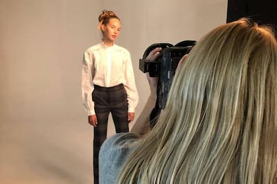 Studio do sesji modowej - czego potrzebuje fotograf i modelka?