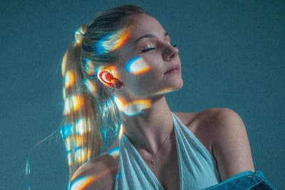 Jak używać trybu immersyjnego do czytania artykułów?